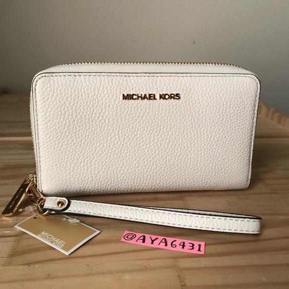 Michael Kors wallet🎈🎈 - Picture 1 of 7